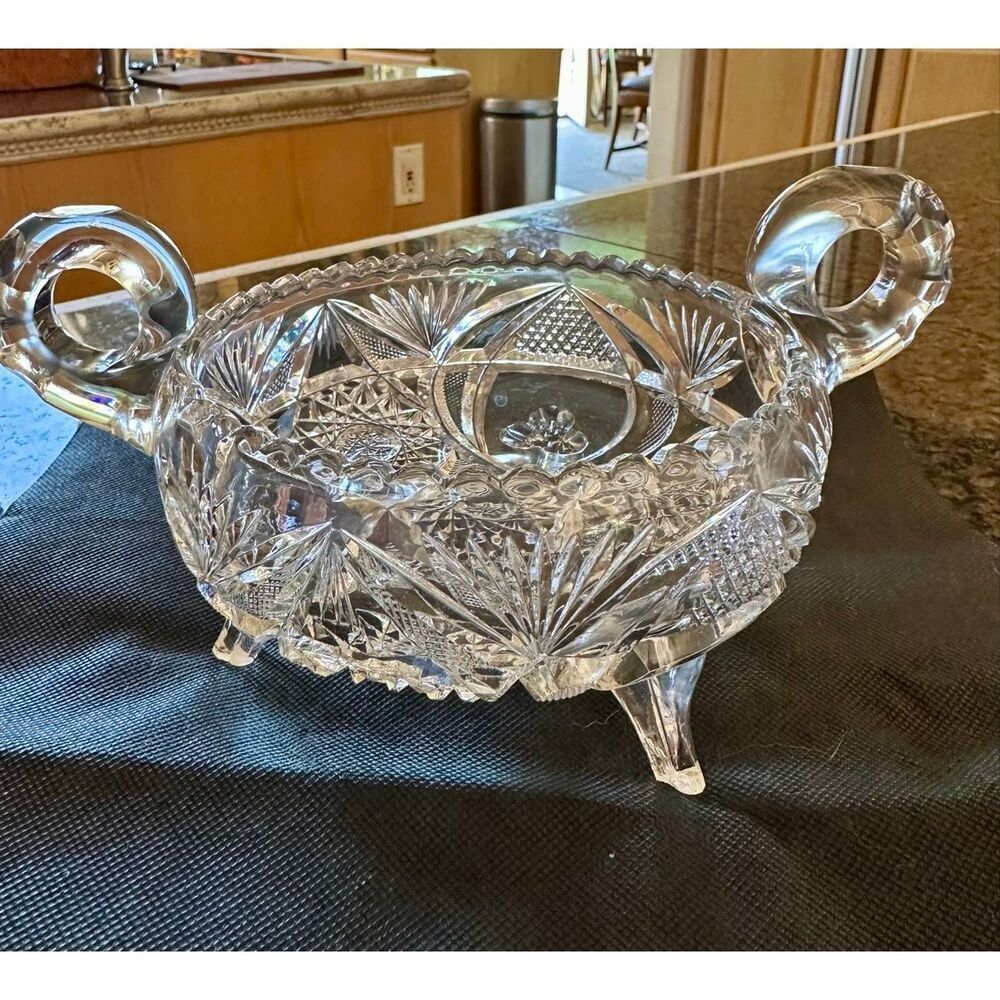 Beautiful vintage heavy crystal bonbon dish